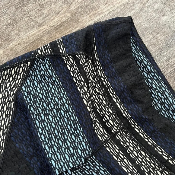 NWOT Vimmia Blue Printed Adventure Ankle Leggings L - Picture 4 of 4